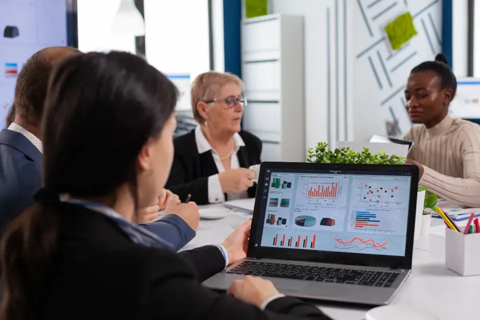 A working session in a meeting room
